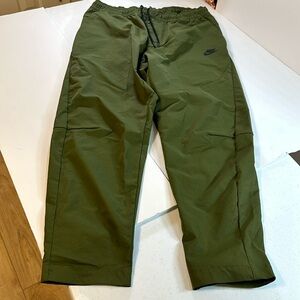 Men’s Nike Sportswear Woven Unlined Commuter Pants